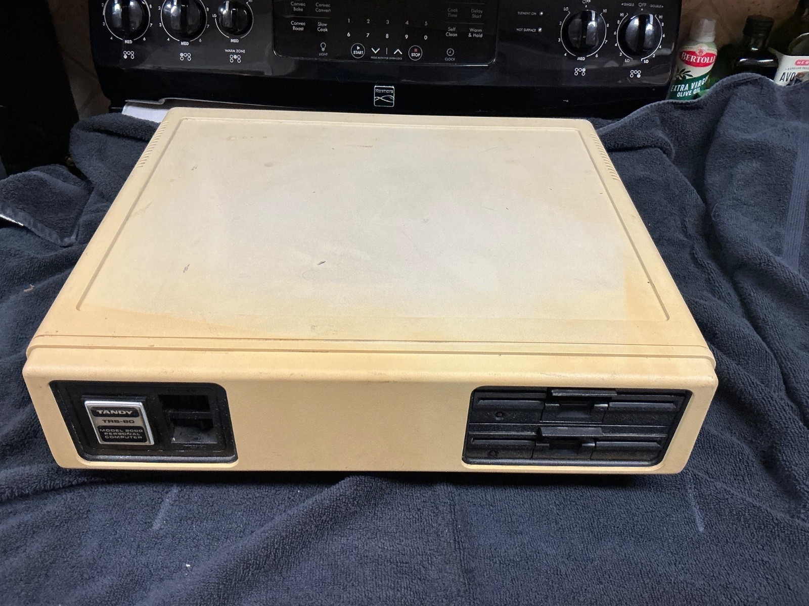 Radio Shack Tandy TRS-80 Model 2000 26-5103 Personal Computer Untested Powers On