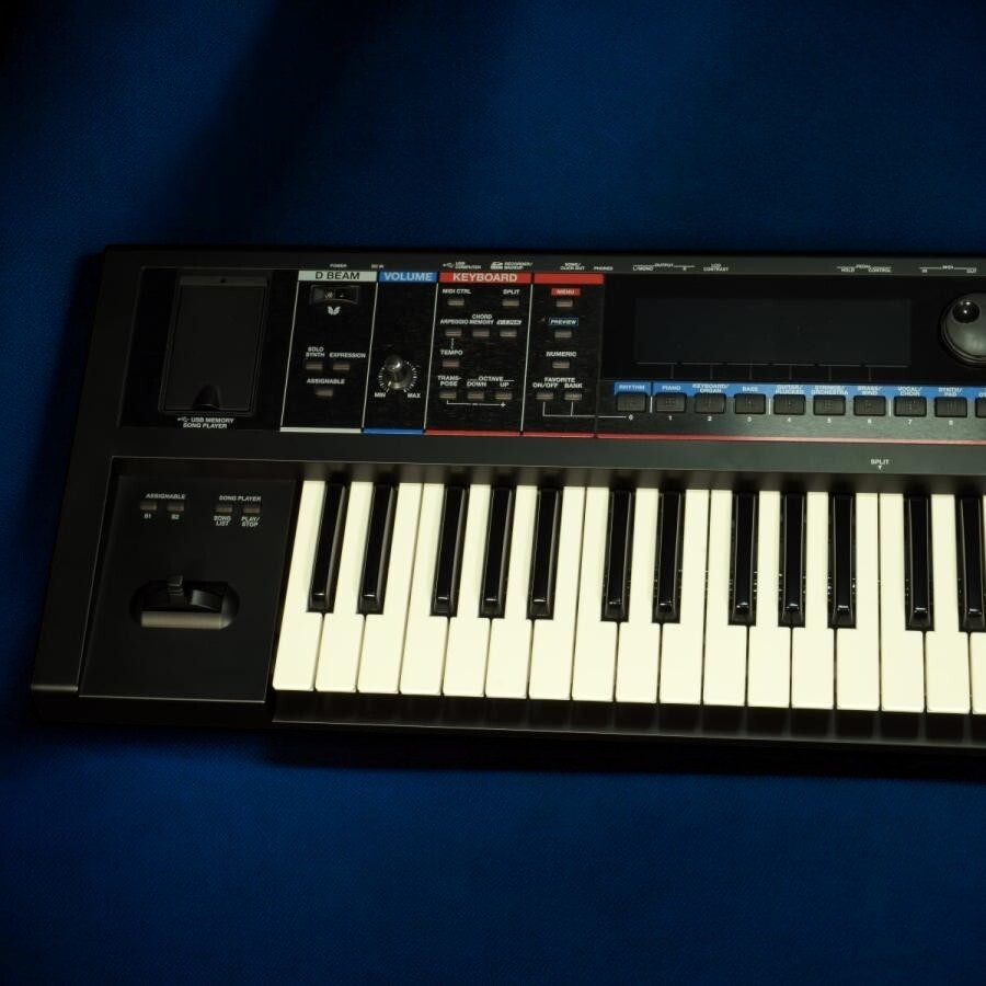ROLAND JUNO GI Mobile Keyboard Synthesizer Tested/working
