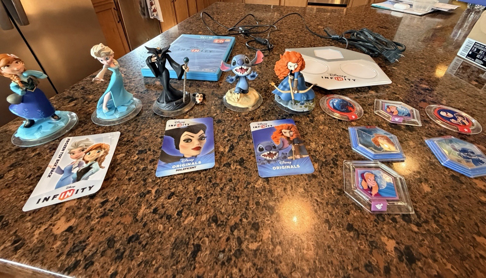 Wii U Disney Infinity 2.0 Bundle Game, Base, Characters