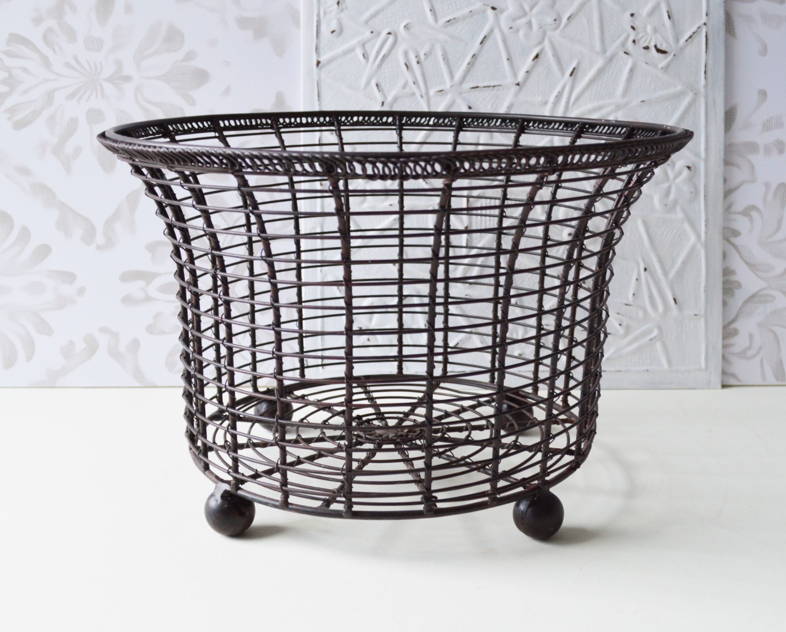Metal Wire Circular Basket Planter Holder Wire Container Dark Brown Ball Feet