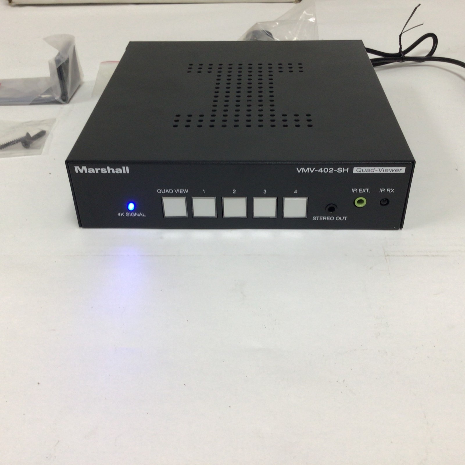 Marshall Electronics VMV-402-SH Quad-View Seamless Switcher with Accessories