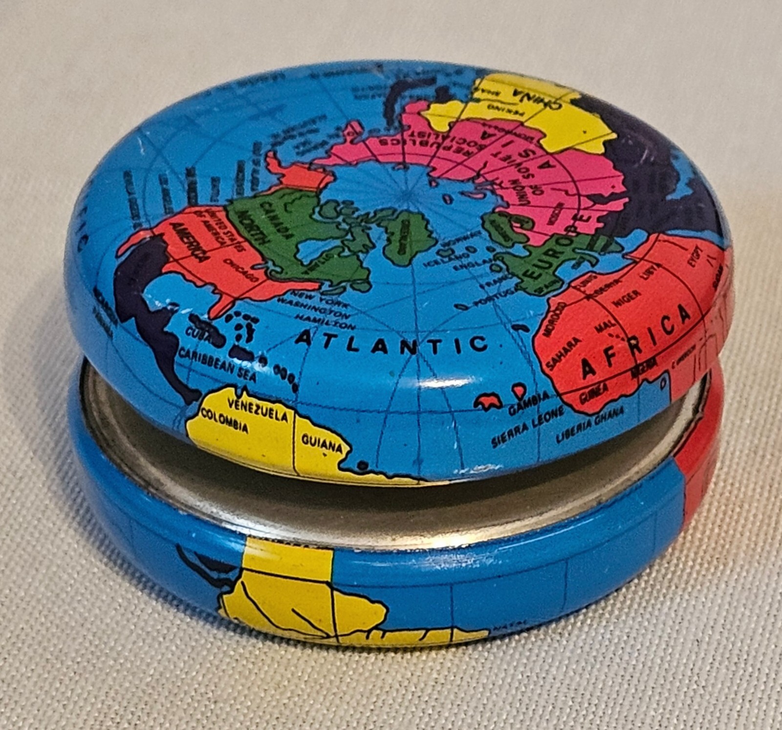Vintage Blue Tin World Map Yo Yo Geography w/string