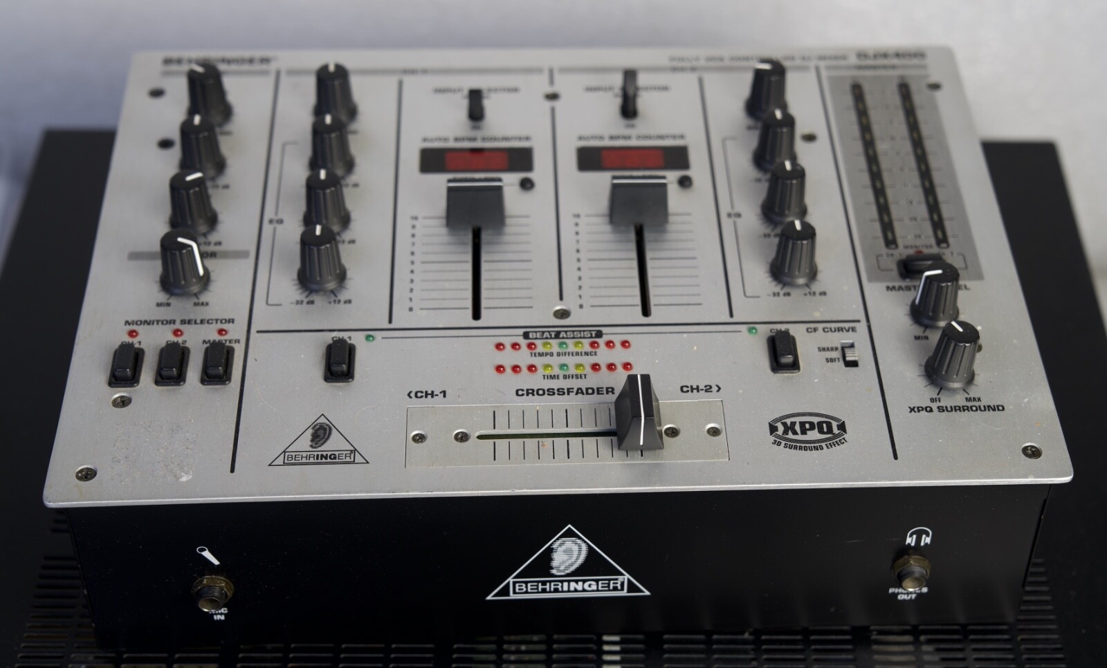 VINTAGE BEHRINGER DJX400 2 CHANNEL PRO DJ  MIXER BPM COUNTER VCA CONTROL