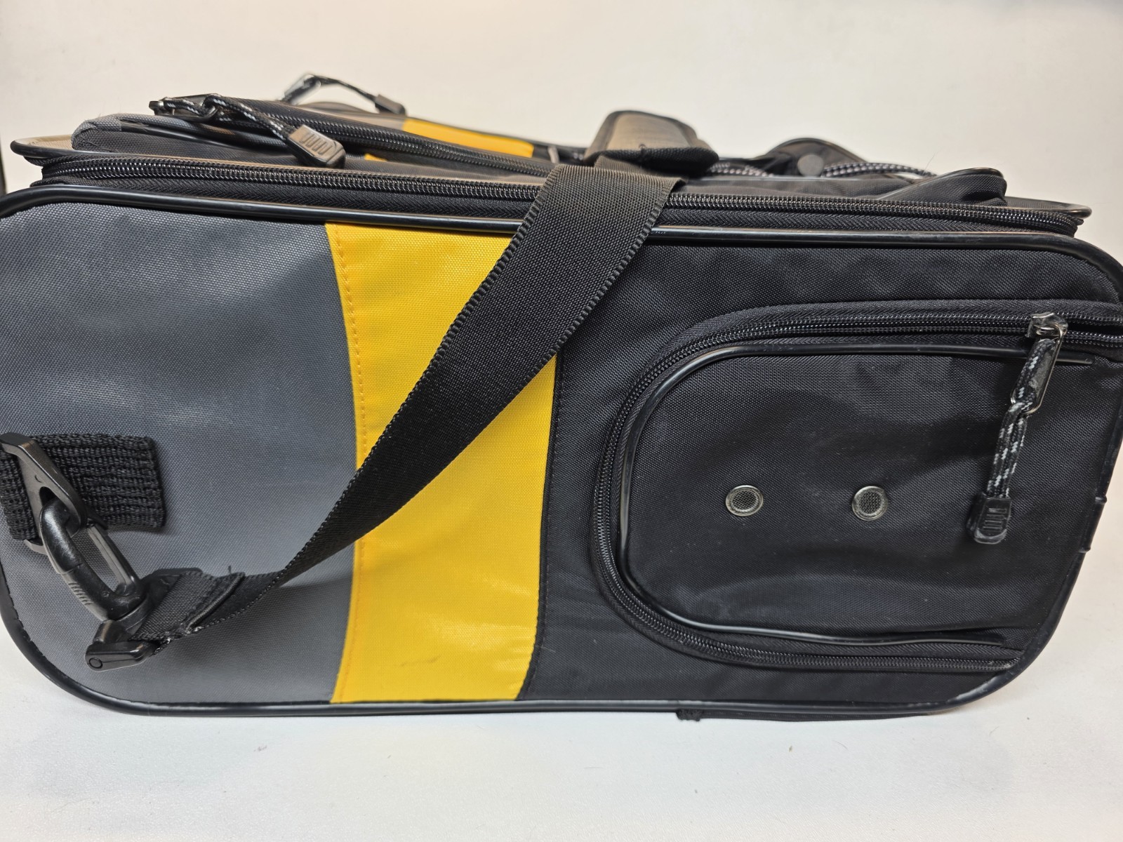 Golds Gym Workout Gym Bag With Shoulder Strap 17" x 15" x 9"