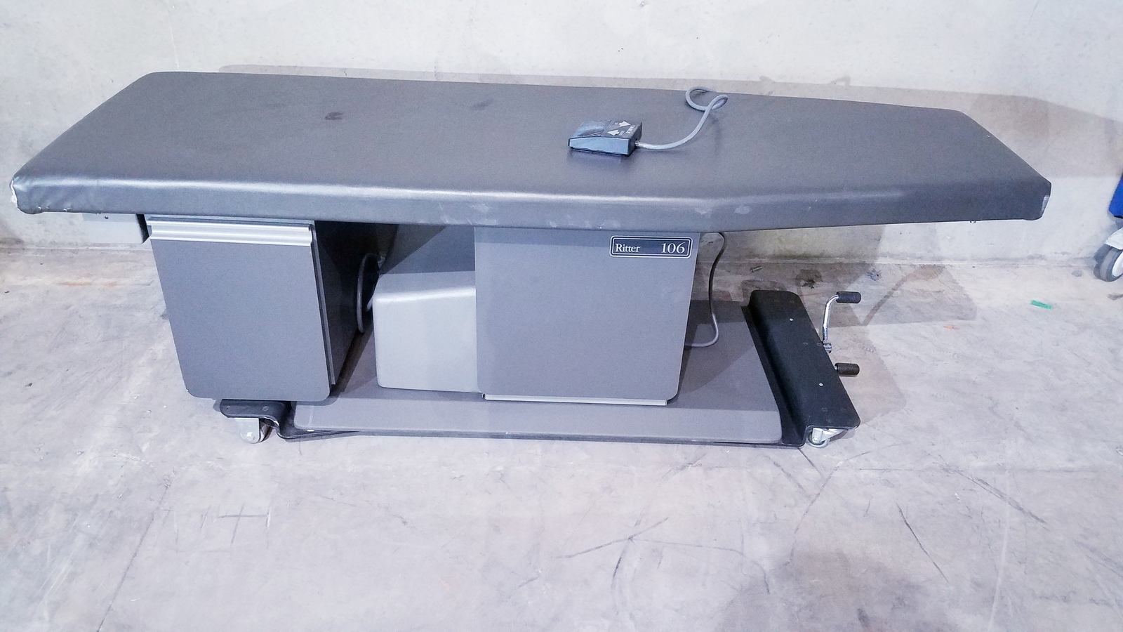 Ritter 106 Exam Table With  Up and Down Foot Paddle