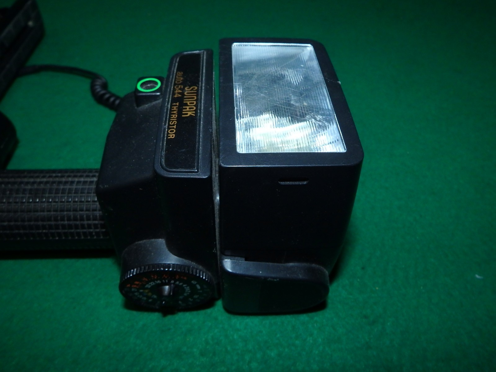 SUNPAK Auto 544 Thyristor Handle Flash+35mm Camera Bracket & PC Sync Cord Tested