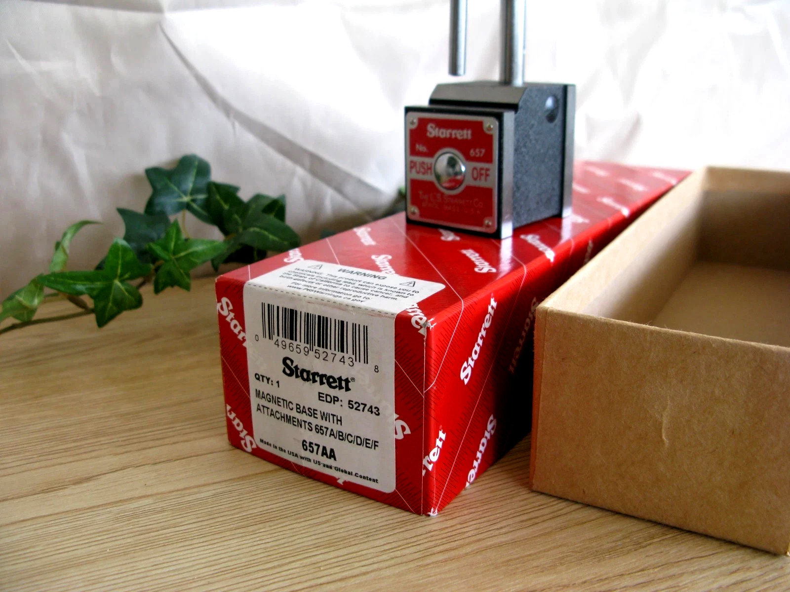 NEW! STARRETT NO.657 PRECISION MAGNETIC BASE INDICATOR STAND ON-OFF MADE IN USA