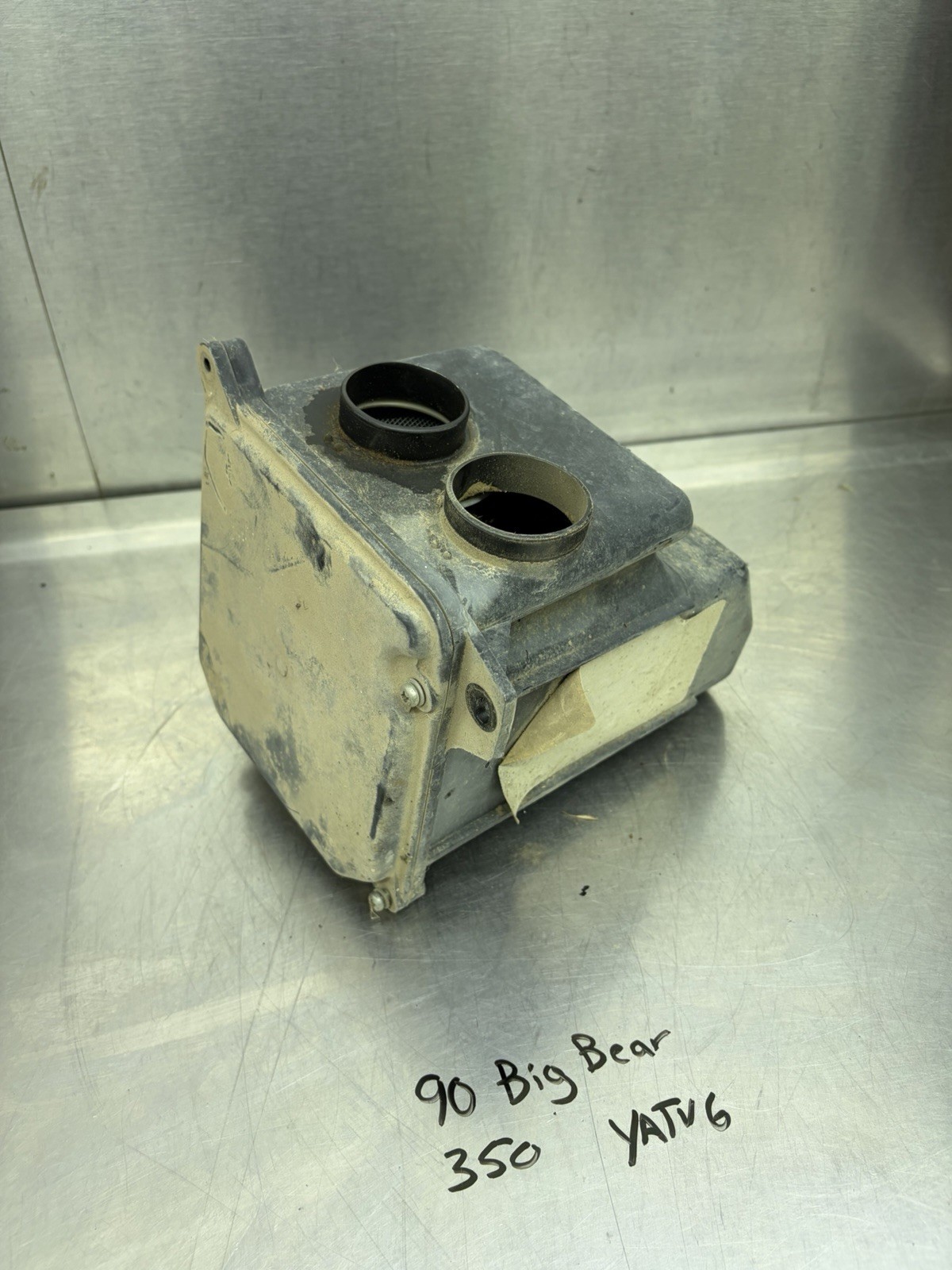 87 88 89 90 91 92 93 94 Yamaha Big Bear 350 OEM Engine Air Intake Filter Box Hub