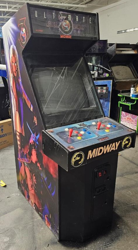 ULTIMATE MORTAL KOMBAT 3 ARCADE MACHINE by MIDWAY 1995 (Excellent Condition)
