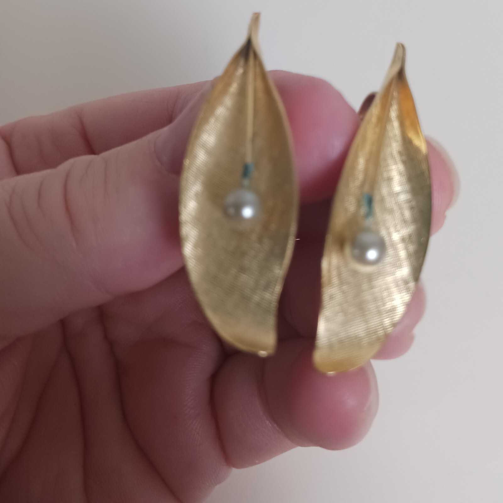 Vintage Emmons Brushed Goldtone Leaf Faux Pearl Clip-On Earrings 1.5"