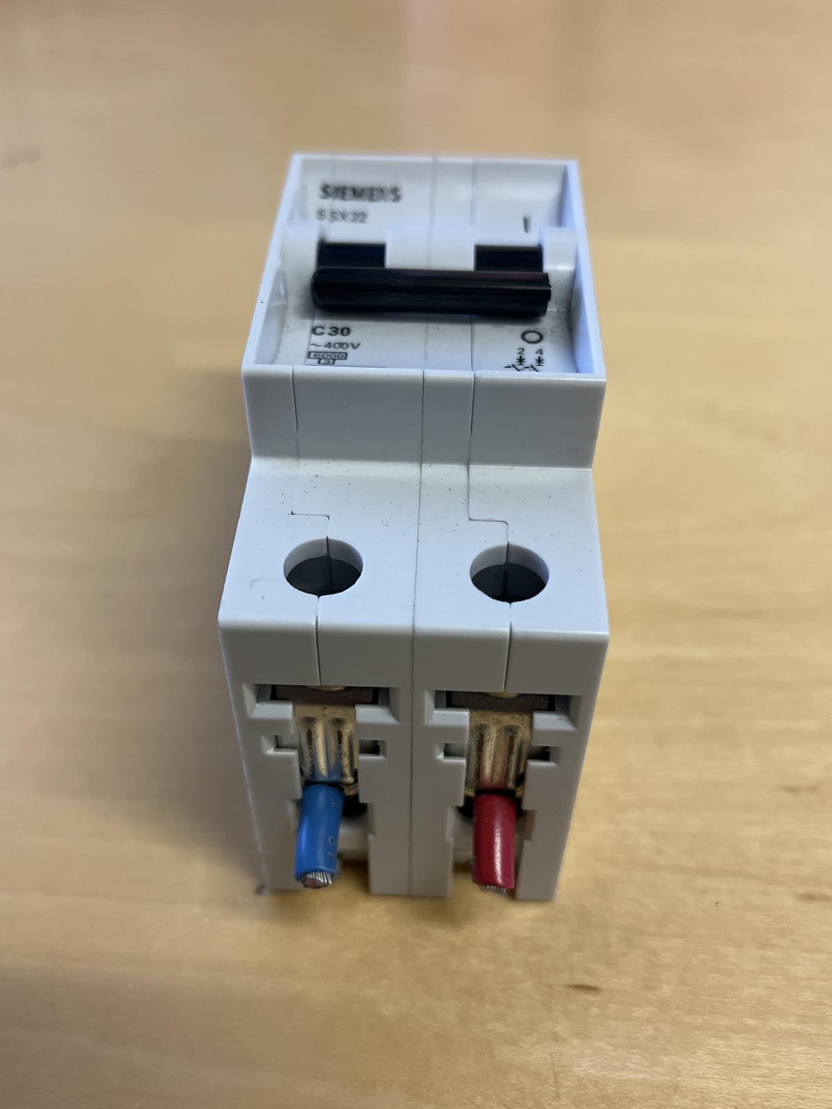 SIEMENS 5SX22 C30 MINIATURE CIRCUIT BREAKER FOR DIN RAIL MOUNTING