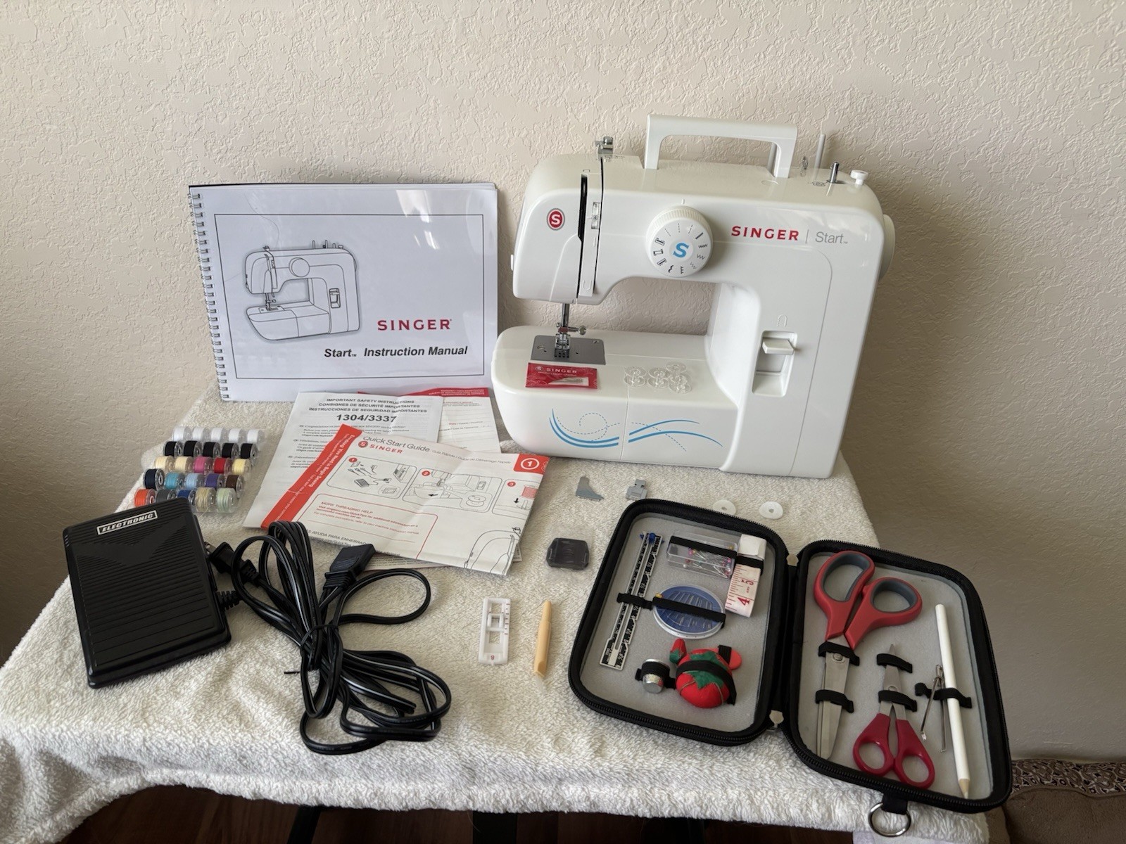 Singer Start 1304 Sewing Machine Full Function EUC! Tested Works Great !