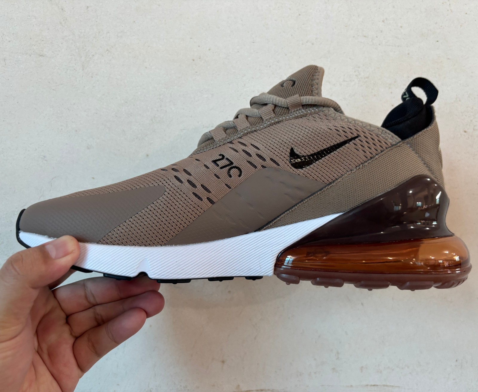 Size US 8.5 - Nike Air Max 270 Men Casual Running Shoe Low Top No Box