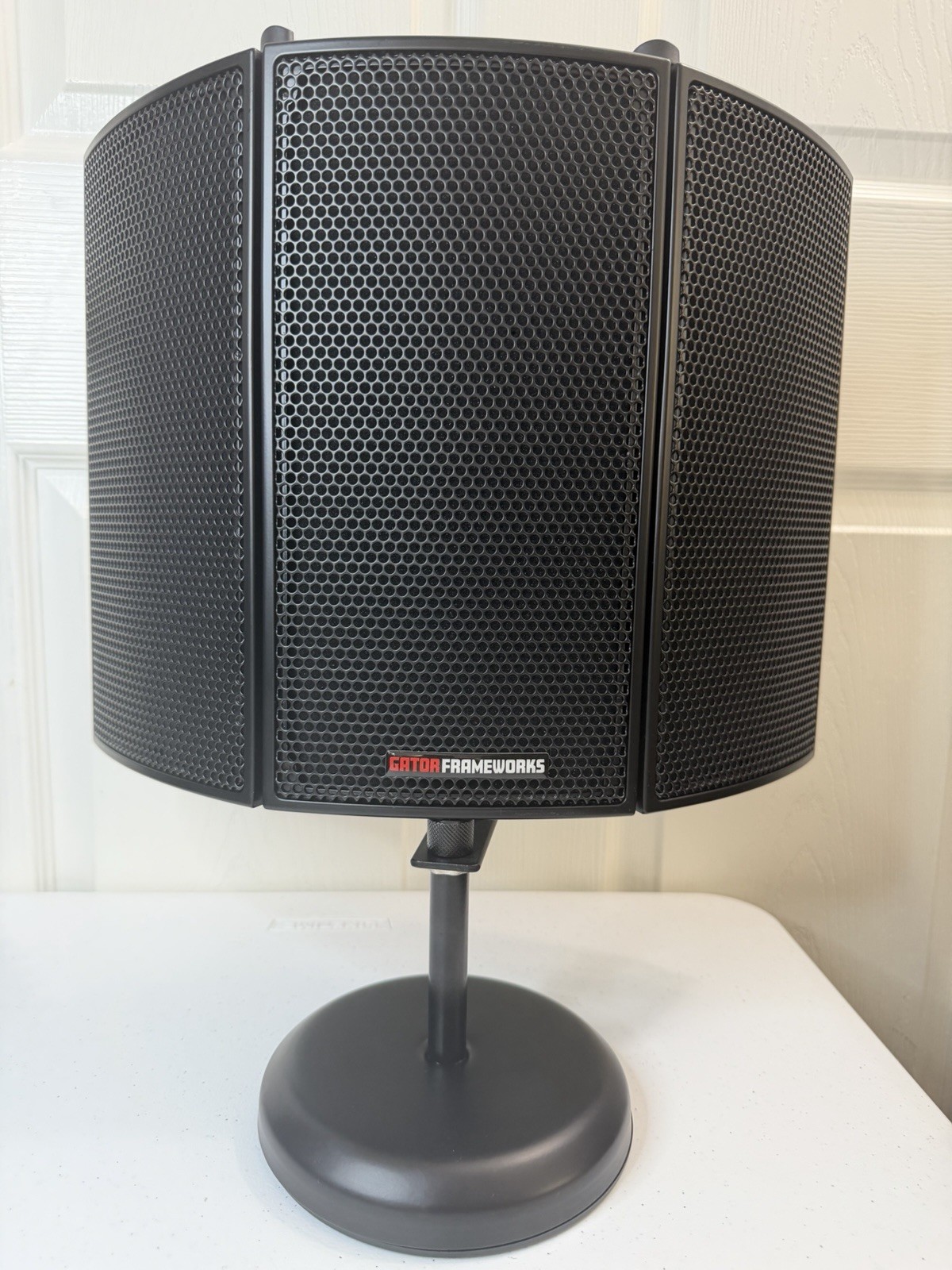 Gator Frameworks Portable Mic Isolation Shield Desktop Vocal Booth 12x16 w/Base