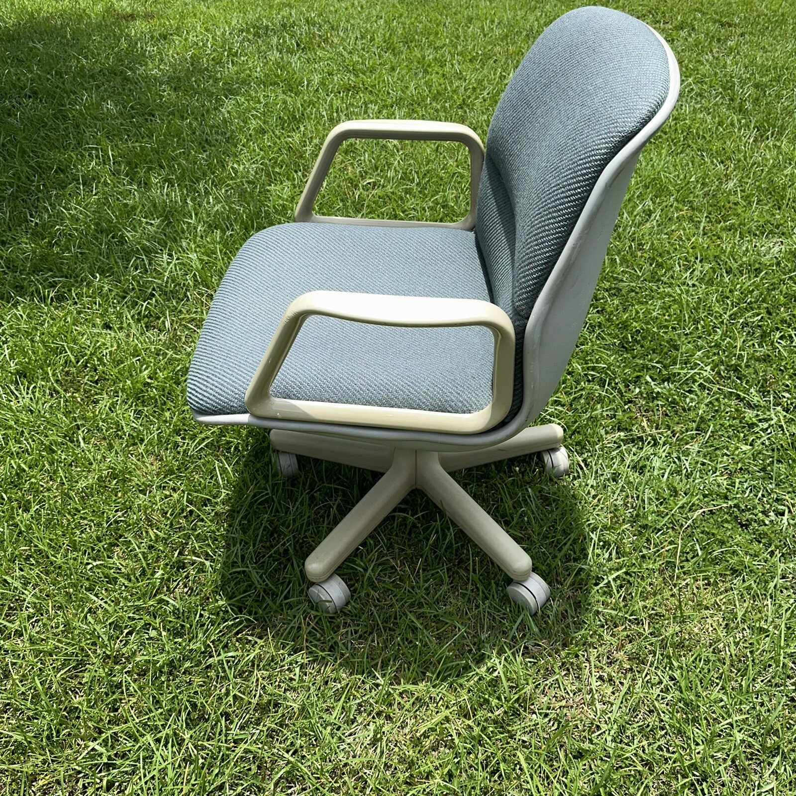 Vintage MCM Steelcase Style Swivel Rolling Office Arm Chair Beige Gray Furniture