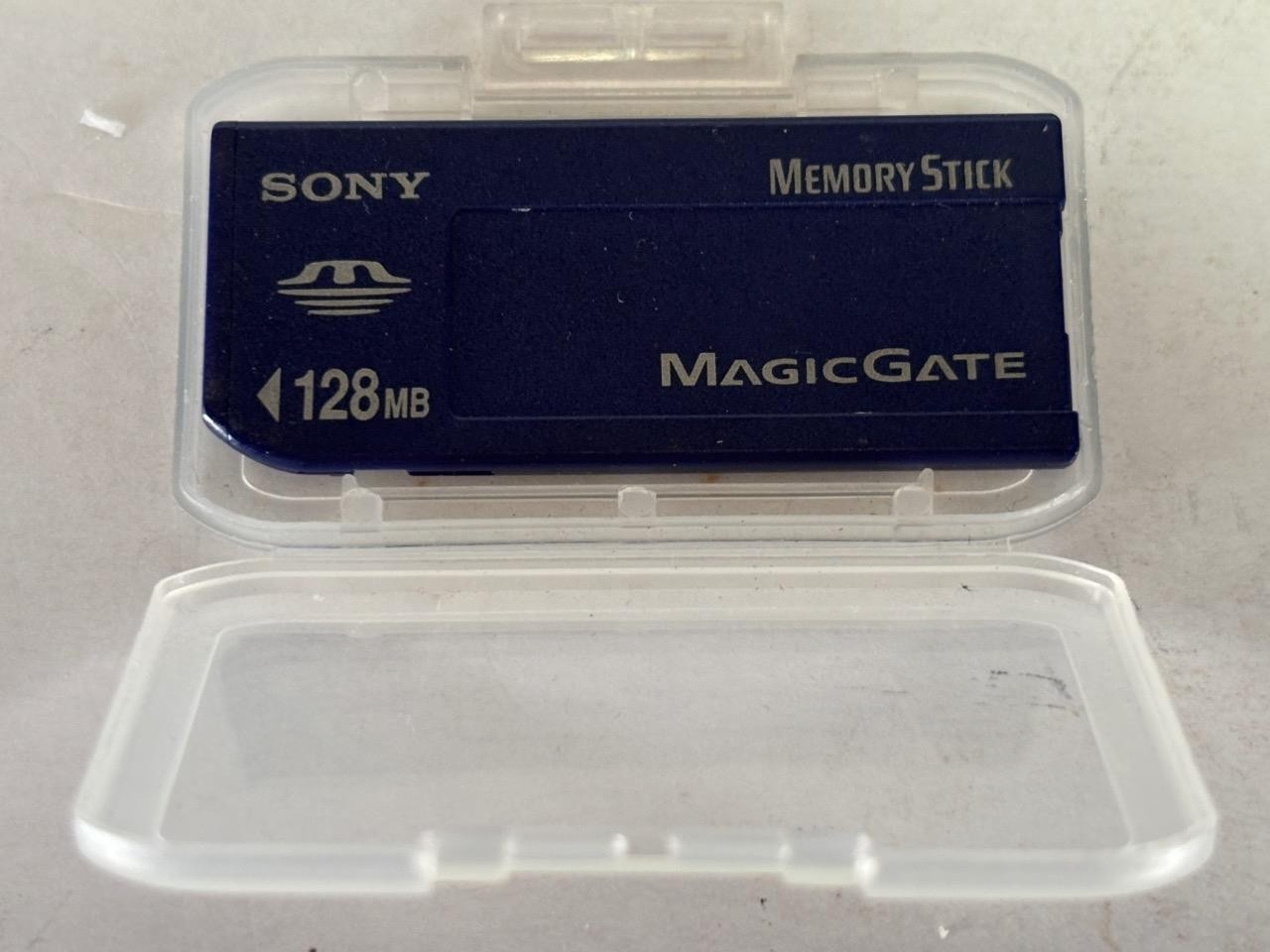 SONY MAGIC GATE 128MB MEMORY STICK TESTED GOOD FOR OLD CAMERAS