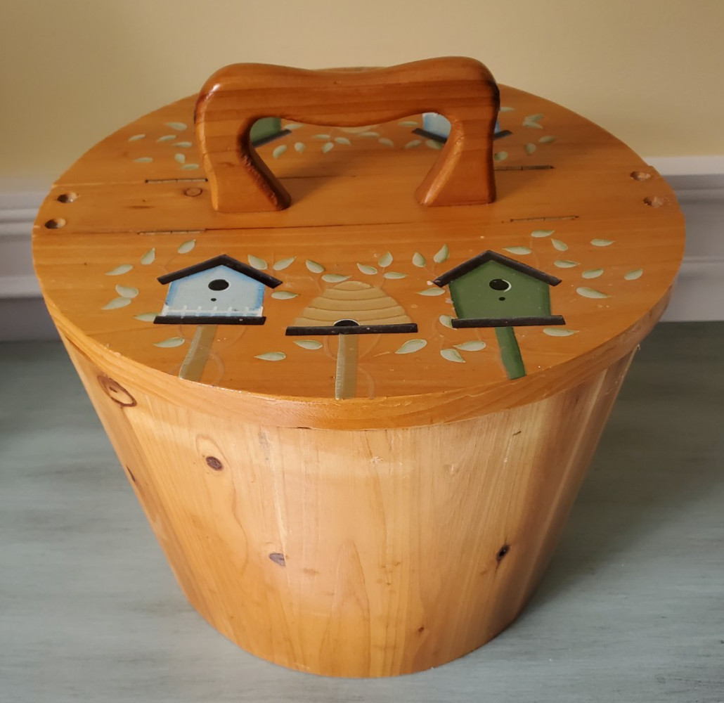 COUNTRY WOODEN TOTE BUCKET FLIP TOP LID PAINTED BIRDHOUSES WITH HANDLE