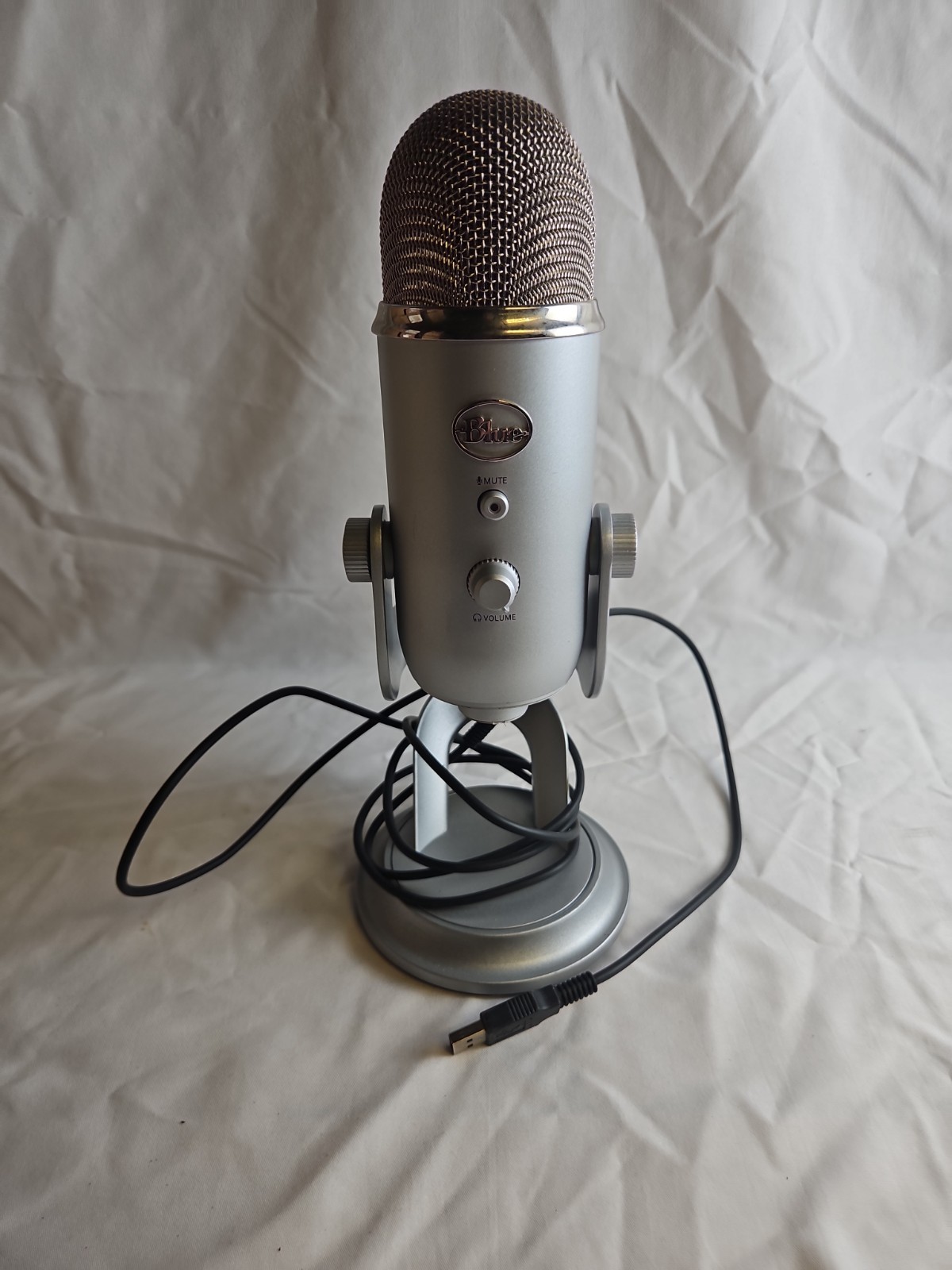 Blue Yeti Professional USB White Recording Microphone with Shock Mount #DRW4