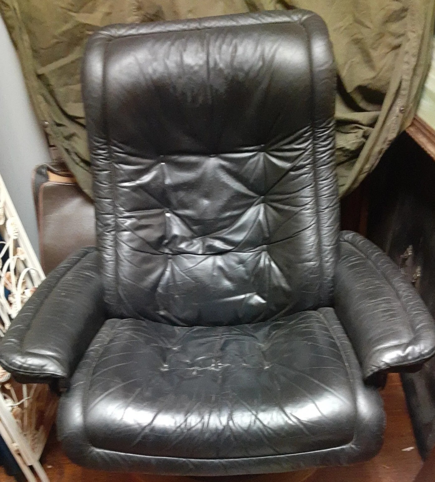 NORWEGIAN MODERN EKORNES "ROYAL" RECLINER BLACK PALOMA LEATHER /LITE OAK CHAIR