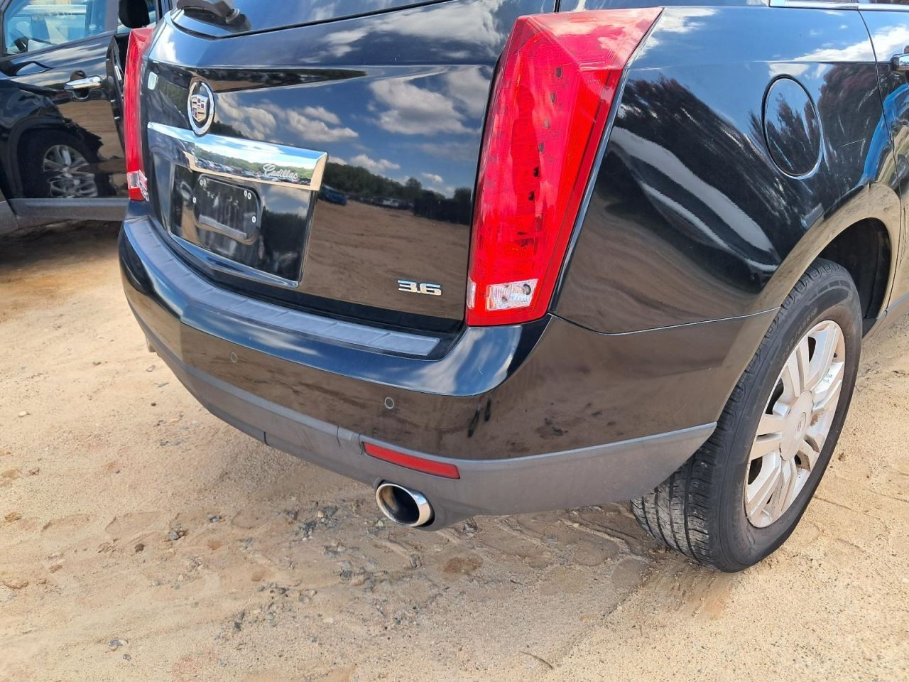 SRX 2013 Glove Box 4766768
