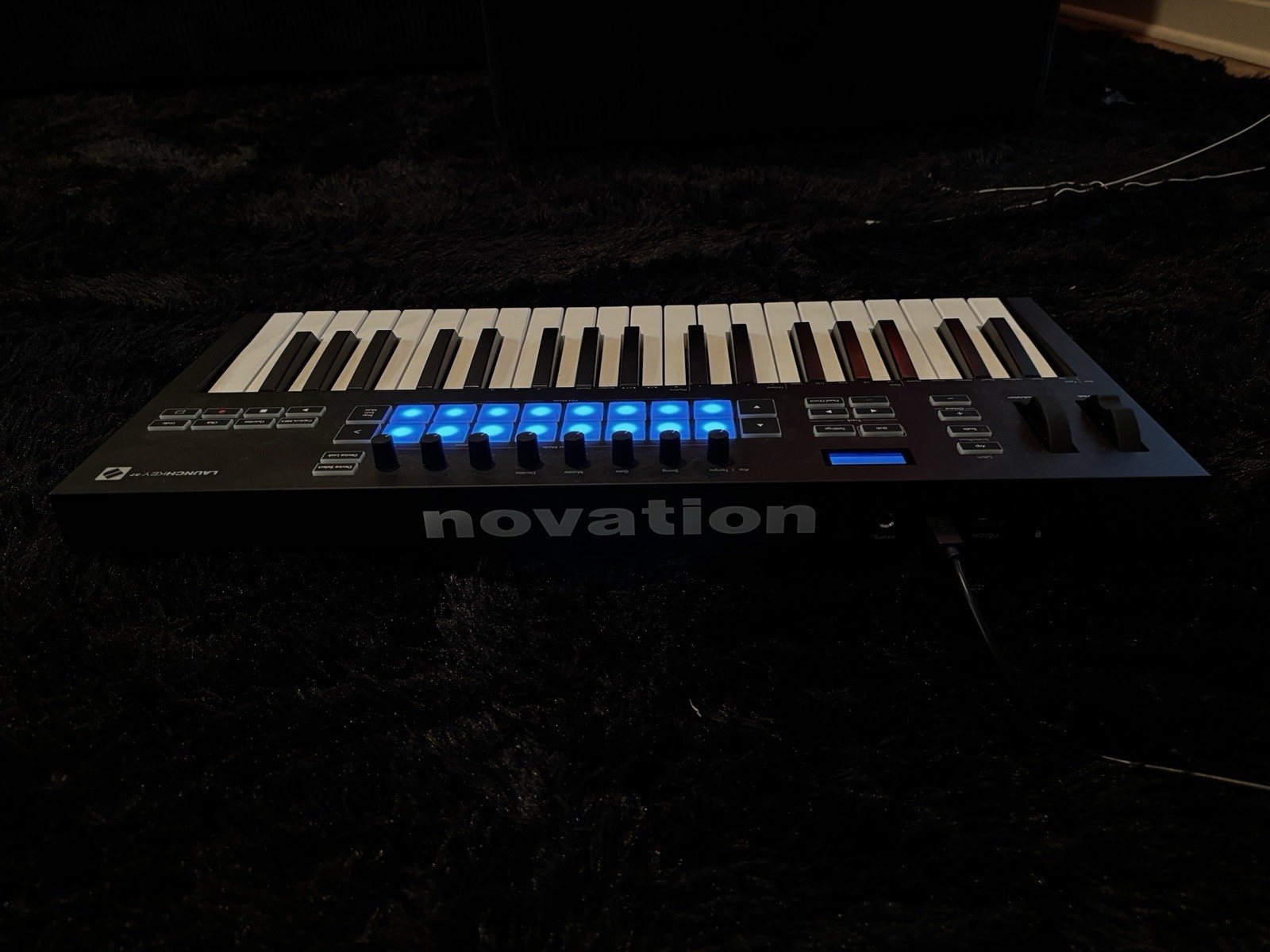 Novation Launchkey 37 37-Key MIDI Keyboard Controller with Pads