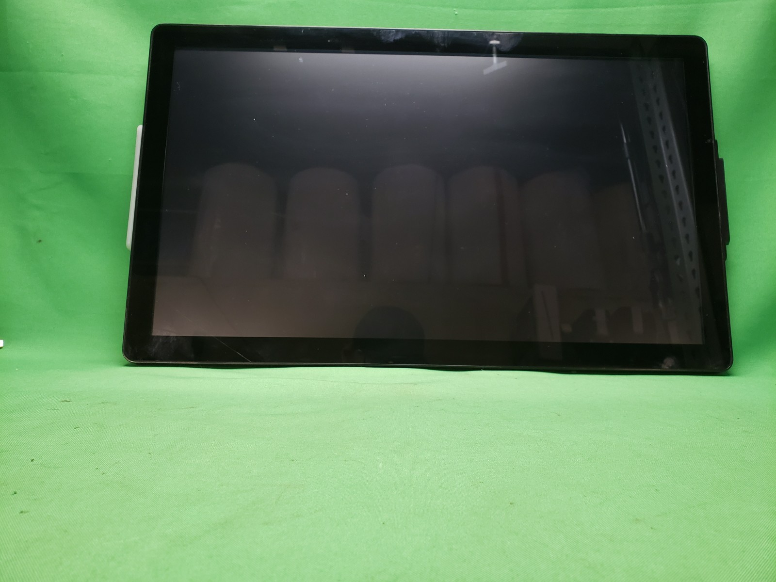 Elo ESY22i5 22" i5-6500TE 2.30GHz 4GB RAM 128GB SSD W/ PSU No Stand/OS