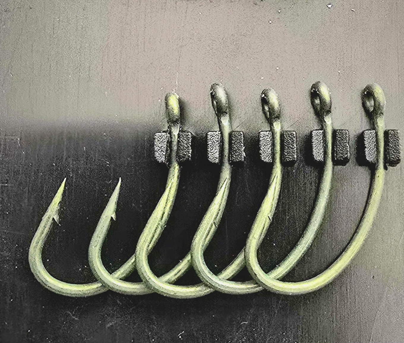 20 × Curve Shank Carp Hooks PTFE Coated Weedy Green