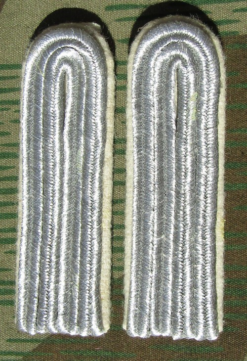 German WW2 Jr Ofiicer Shoulder Board. White underlay. Field Divisions .Shiney