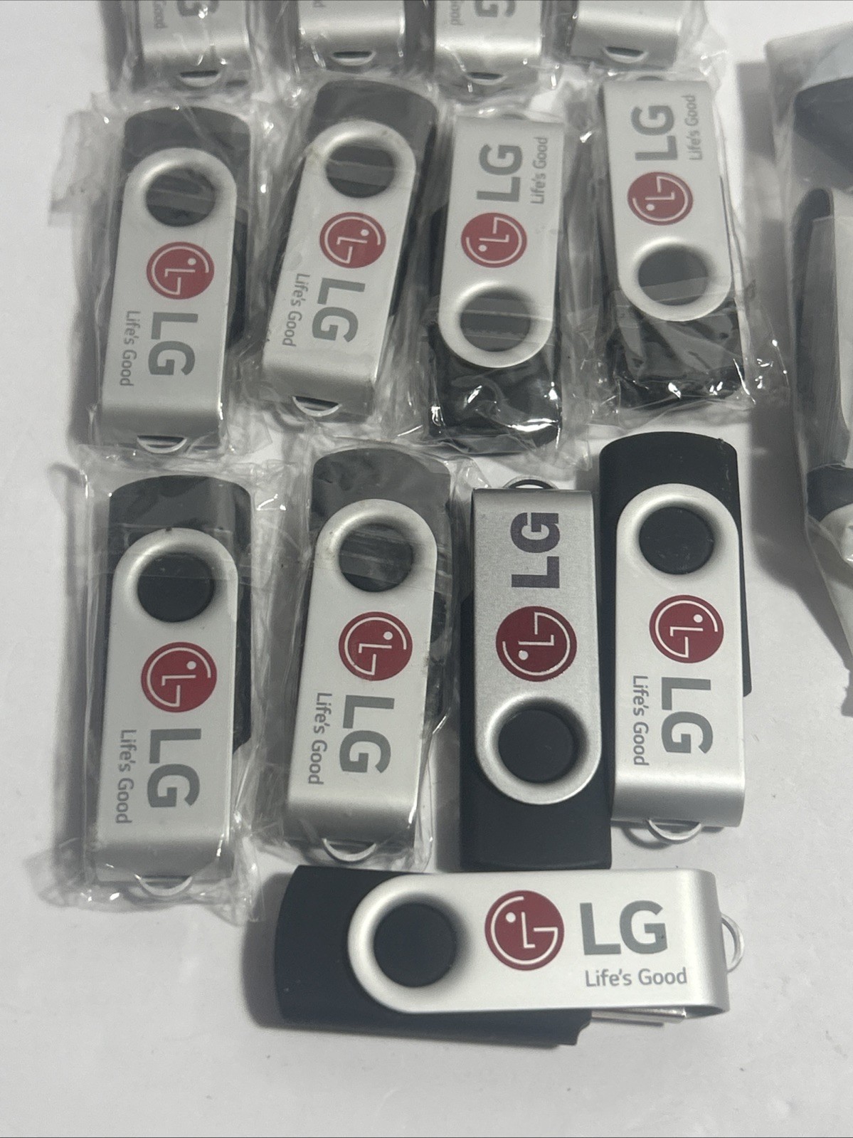 15 LG 2 GB USB Flash Drives - Nice Lot 👍🏼