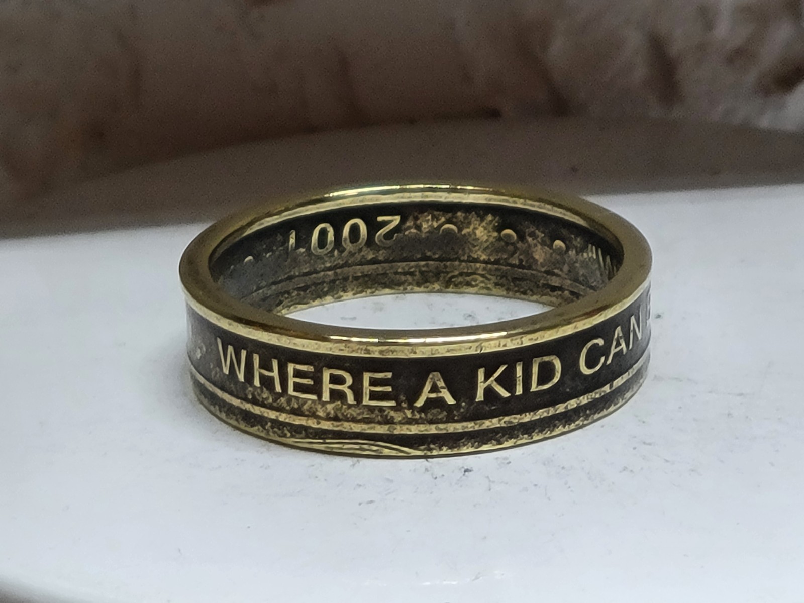CHUCK e CHEESE - 2001 - Size 11     Token Coin Ring