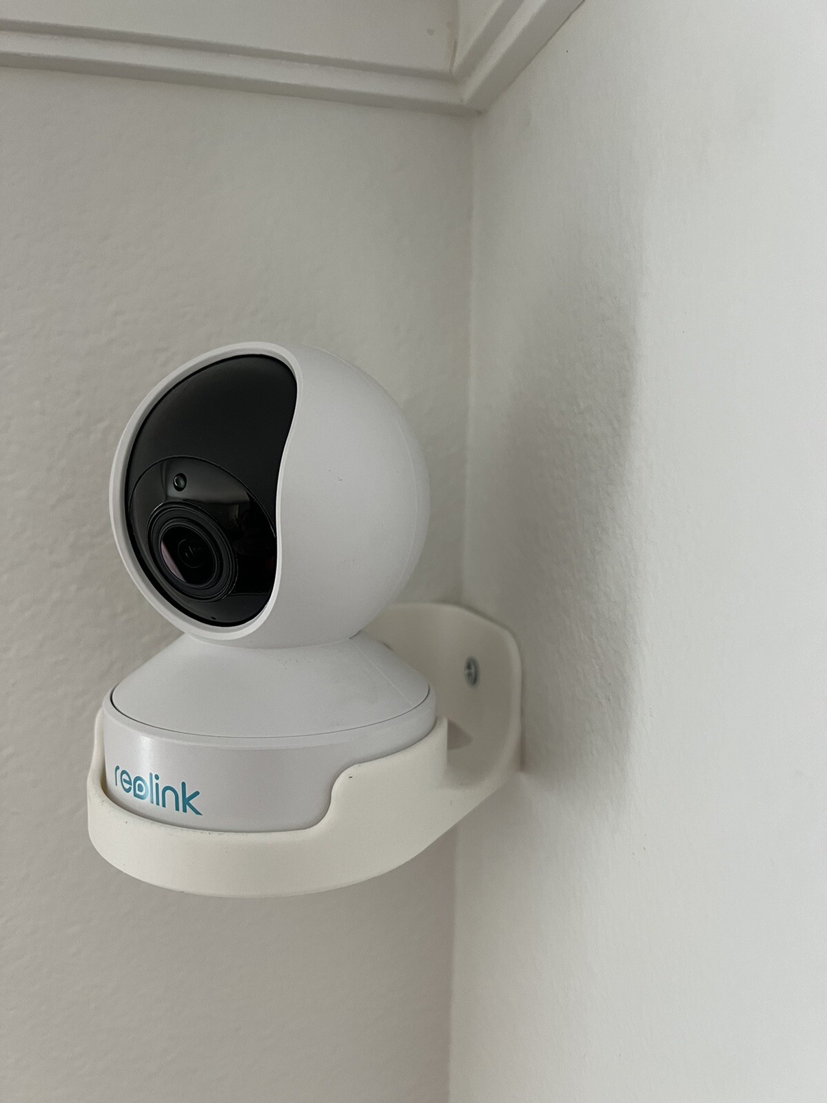 Reolink E1 Pro  or E1 Zoom  WiFi Camera Corner Mount Bracket plate