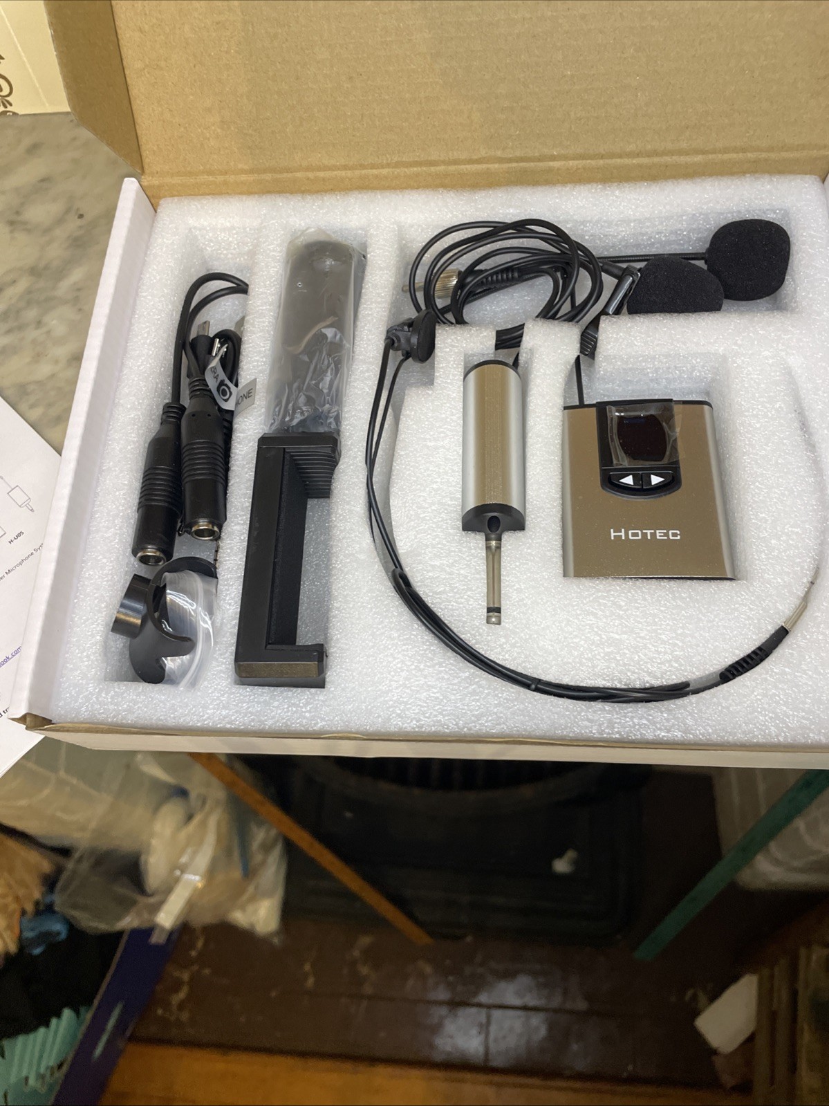 Hotec H-U05 | Wireless Headset Lavalier Microphone | Cover Extra Cords Needed