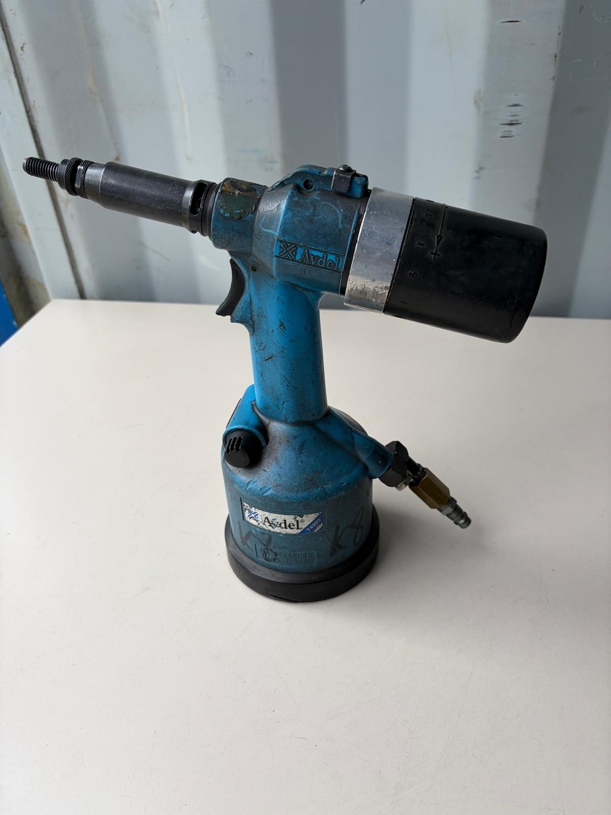 Avdel 74200 Pneumatic Hydraulic Rivnut Setting Tool Rivnut Nutsert 7 Bar