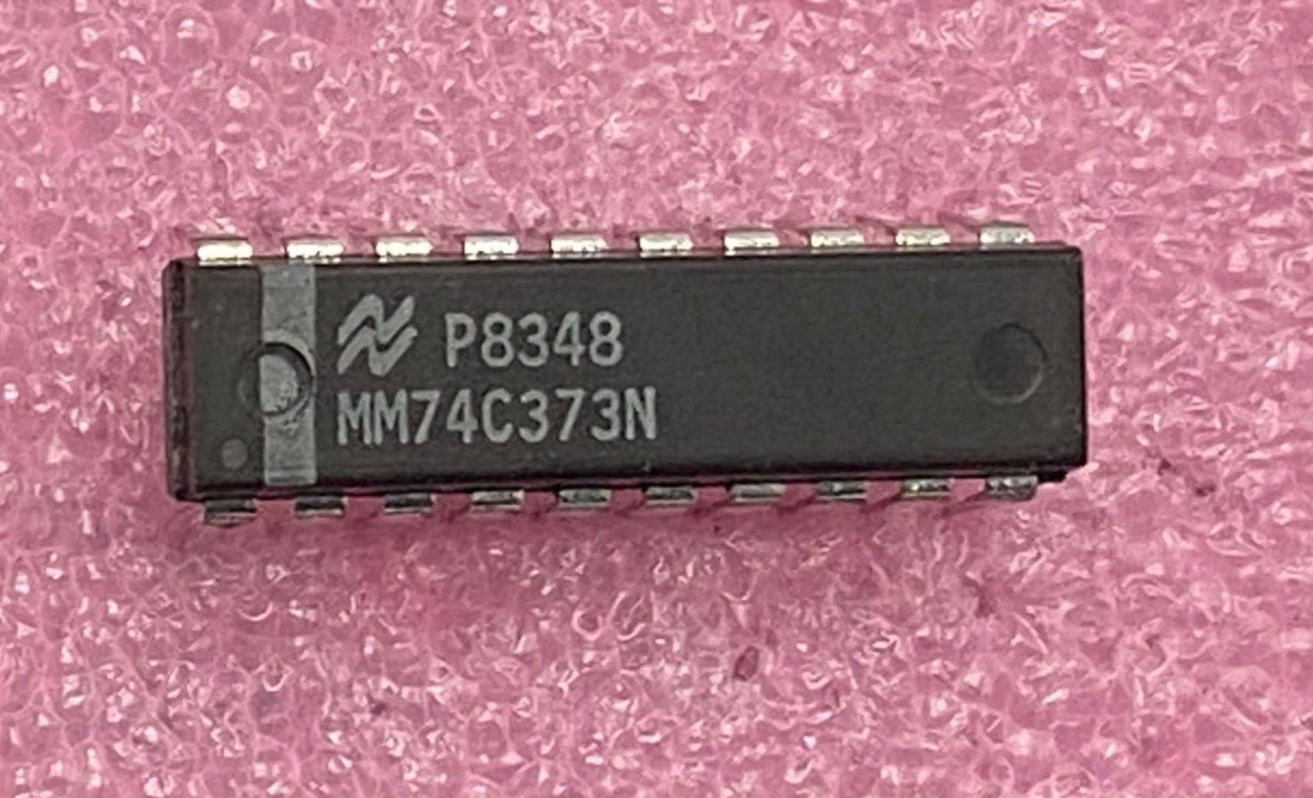 National MM74C373N octal D type latch flip flop, 3-state Integrated Circuits