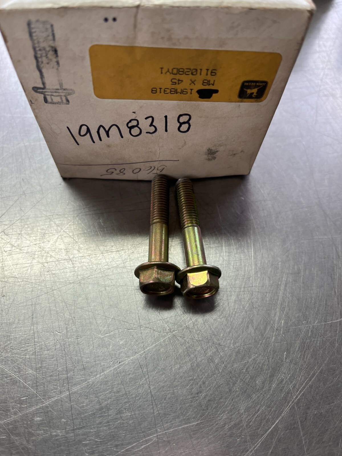 19M8318  GENUINE  OEM  John Deere  CAP SCREW BOLT   QTY of 2 Bolts