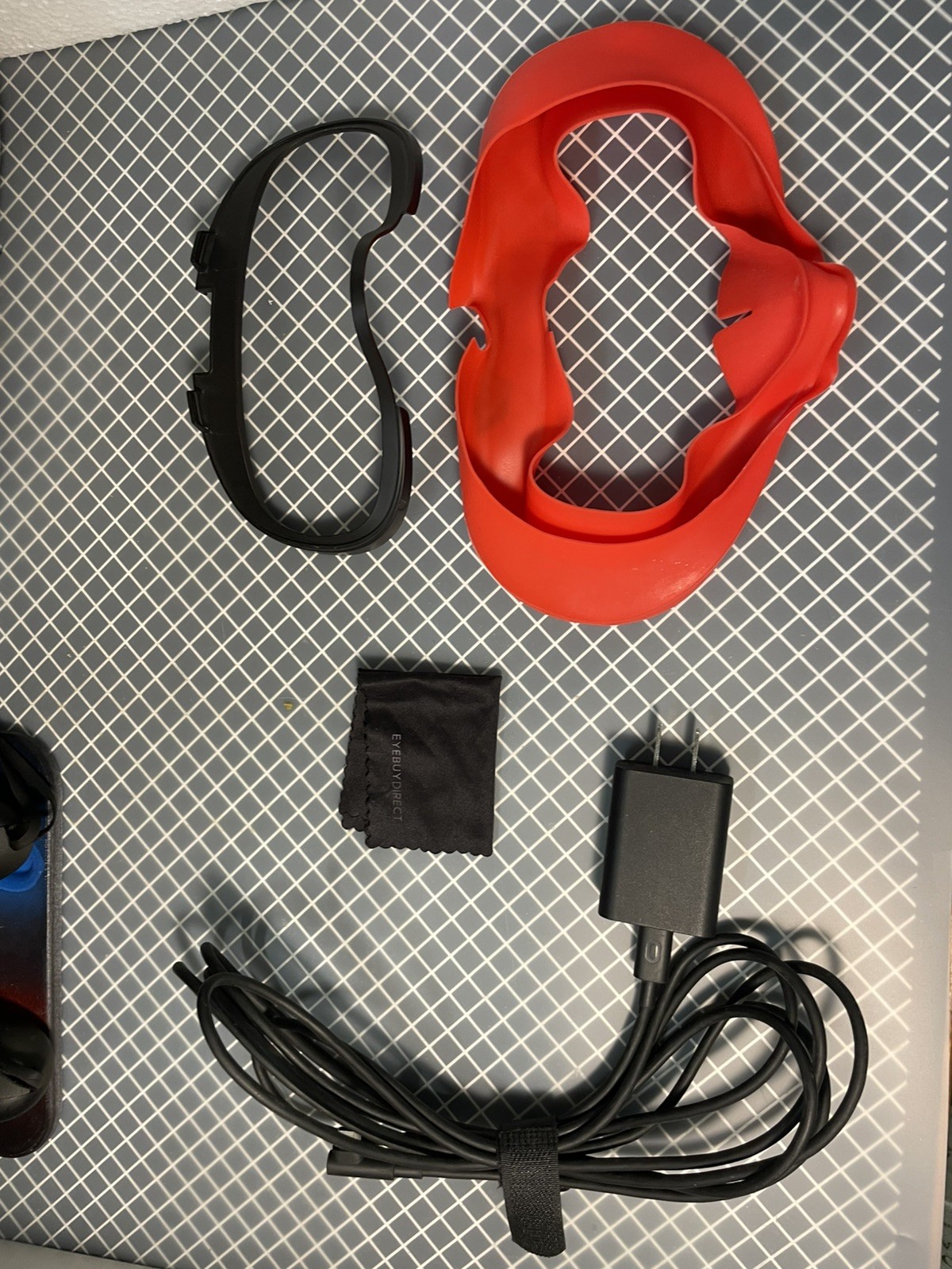 Oculus Quest 1 (64GB) - Complete Bundle w/ Carrying Case, Display Stand