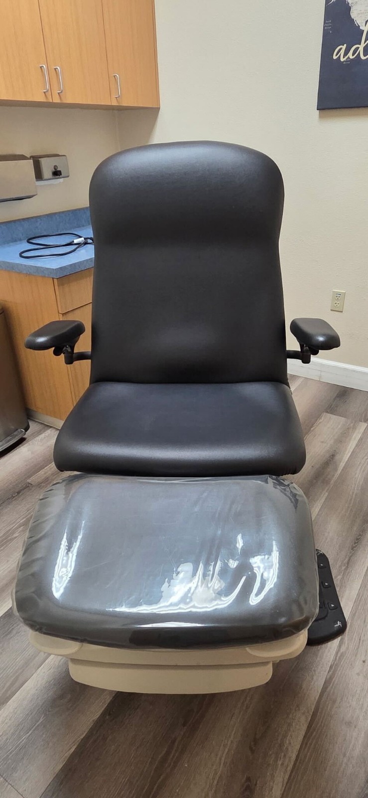 Midmark 647 Podiatry chair, Black, Used
