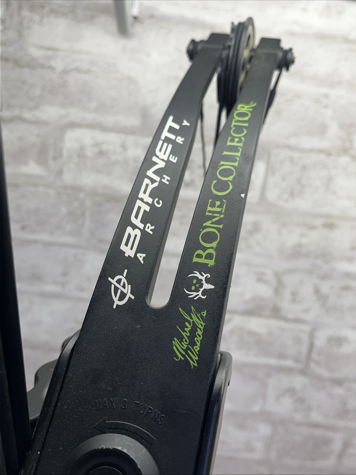 Barnett Bone Collector Junior Compound Bow