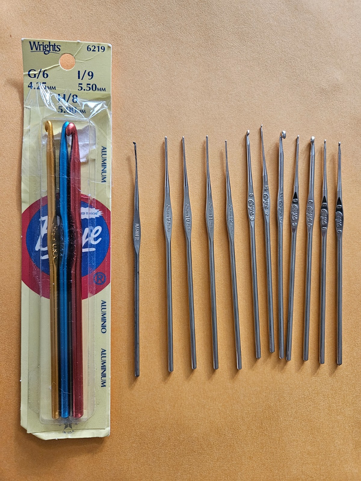 LOT (18) ASSORTED ALUMINUM METAL CROCHET HOOKS SUSAN BATES, BOYE, ETC