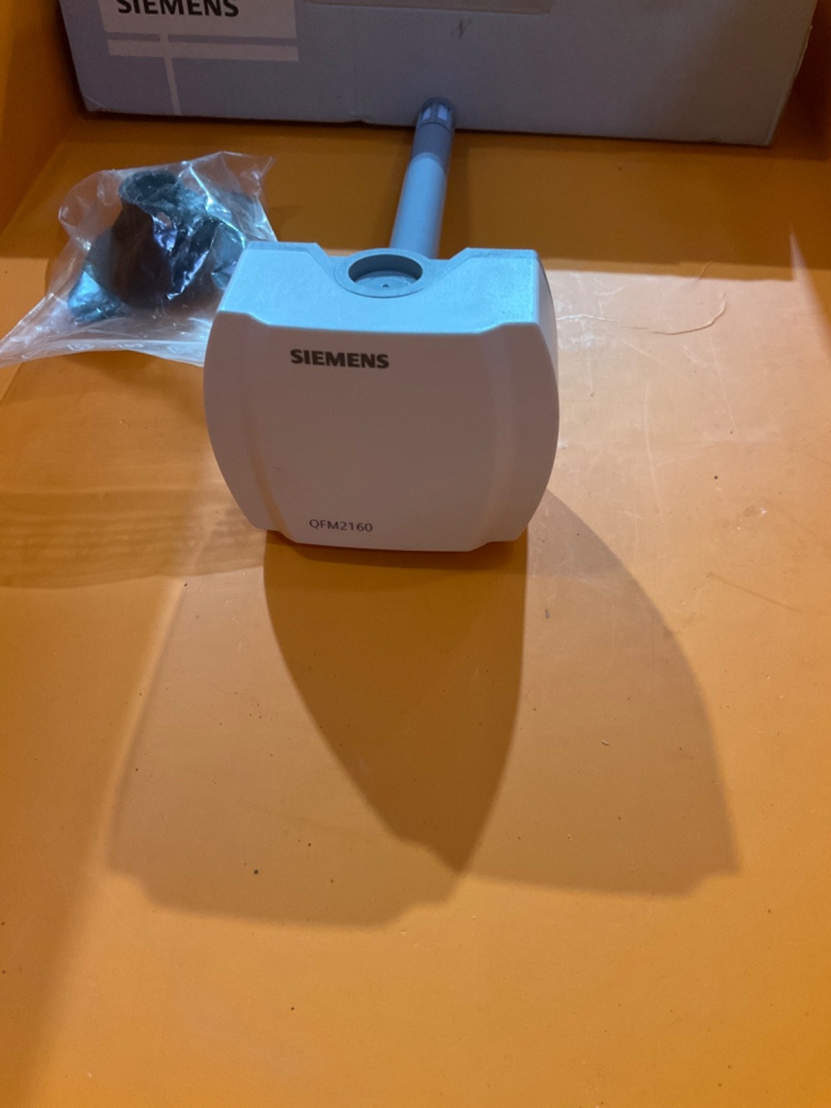 SIEMENS QFM2160 DUCT HUMIDITY TEMPERATURE SENSOR