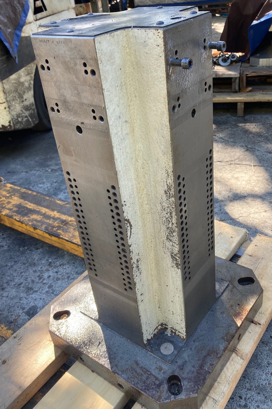 Tombstone Horizontal Fixture Leave (Tombstone City) 25-1/2" High , 400 mm Base