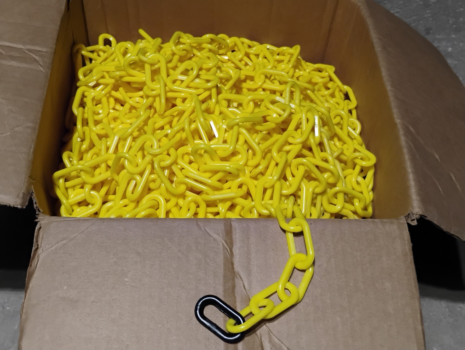 NEW: U-LINE  H-5108Y  500ft. of Yellow Crowd Control Safety Chain 2" Links