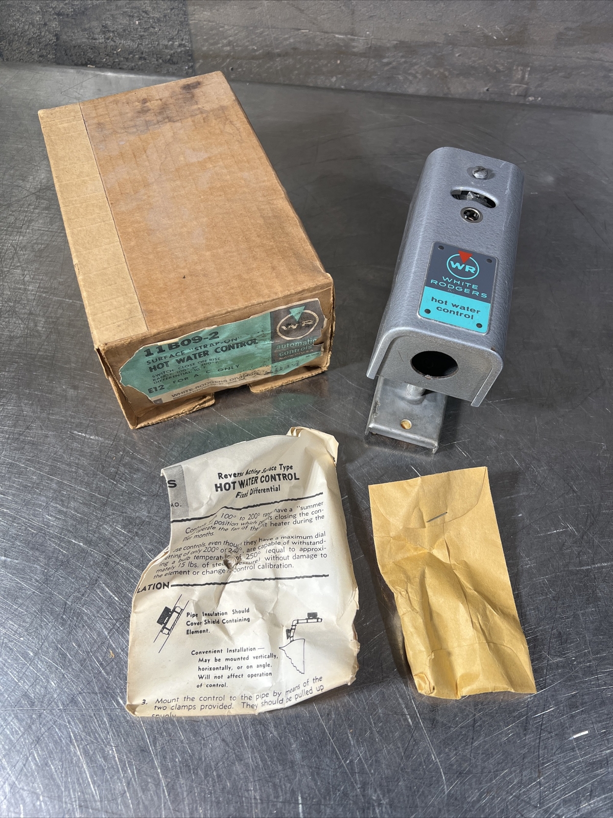 White Rodgers 11B09-2 Hot Water Control- Aquatstat 100-200 Degrees Farenheit Nos