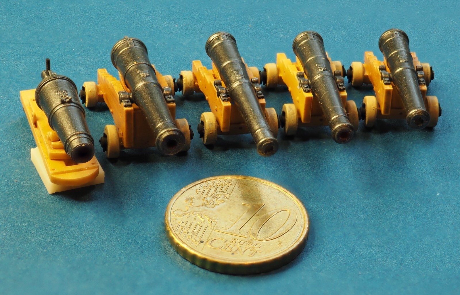 Heller HMS Victory 1:100 - complete set of 114 guns and carronades