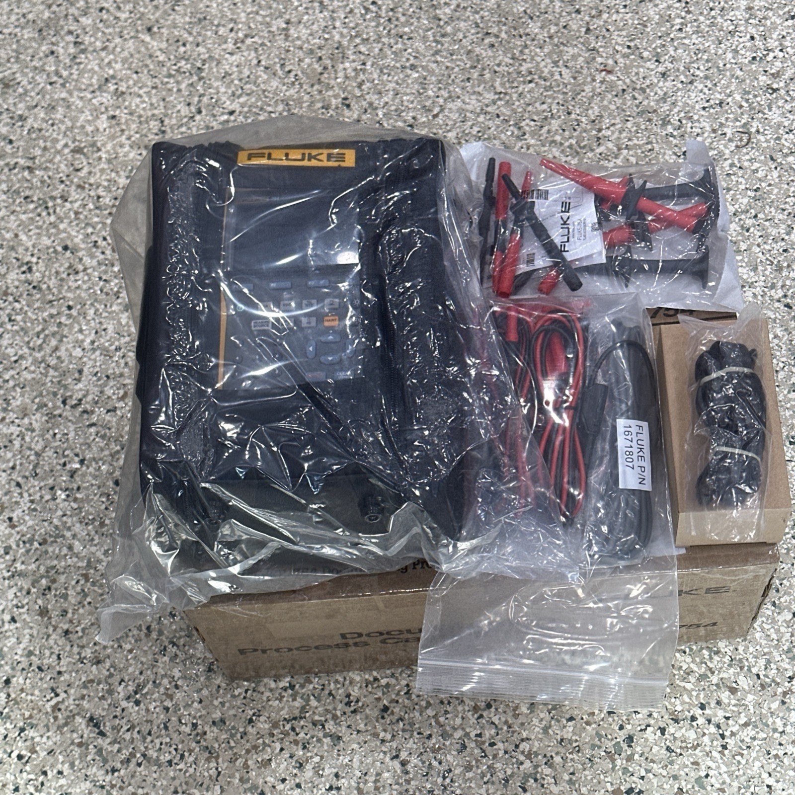 NEW Fluke 754/750SW BU Documenting Process Calibrator and DPC/TRACK2 Software