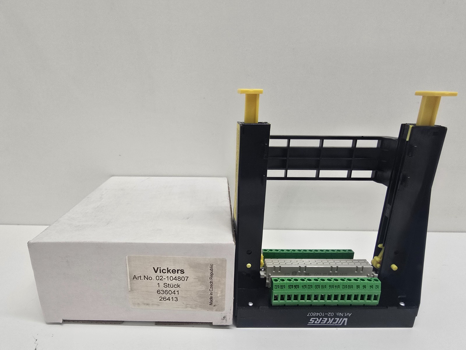 NEW IN BOX! VICKERS AMPLIFIER CARDHOLDER 02-104807