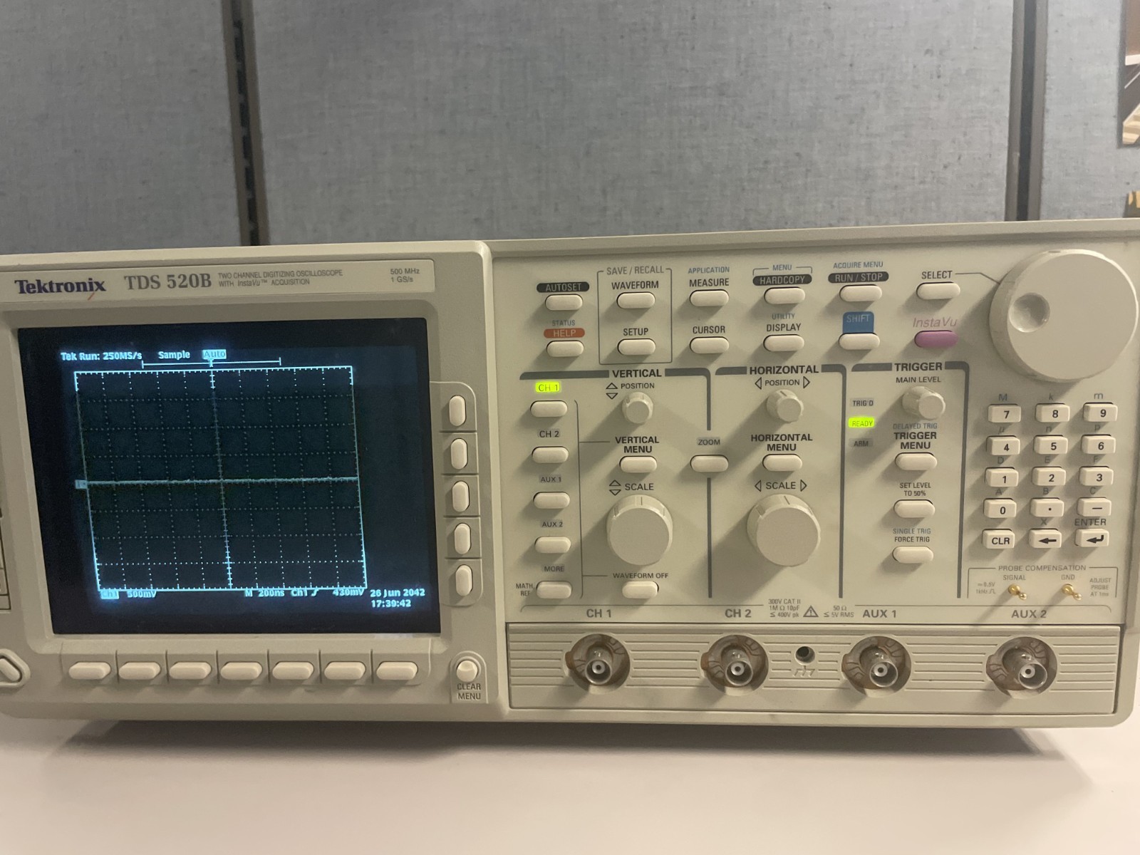 Tektronix TDS 520B - Digitizing Oscilloscope - 2-Channel - 500 MHz - Used
