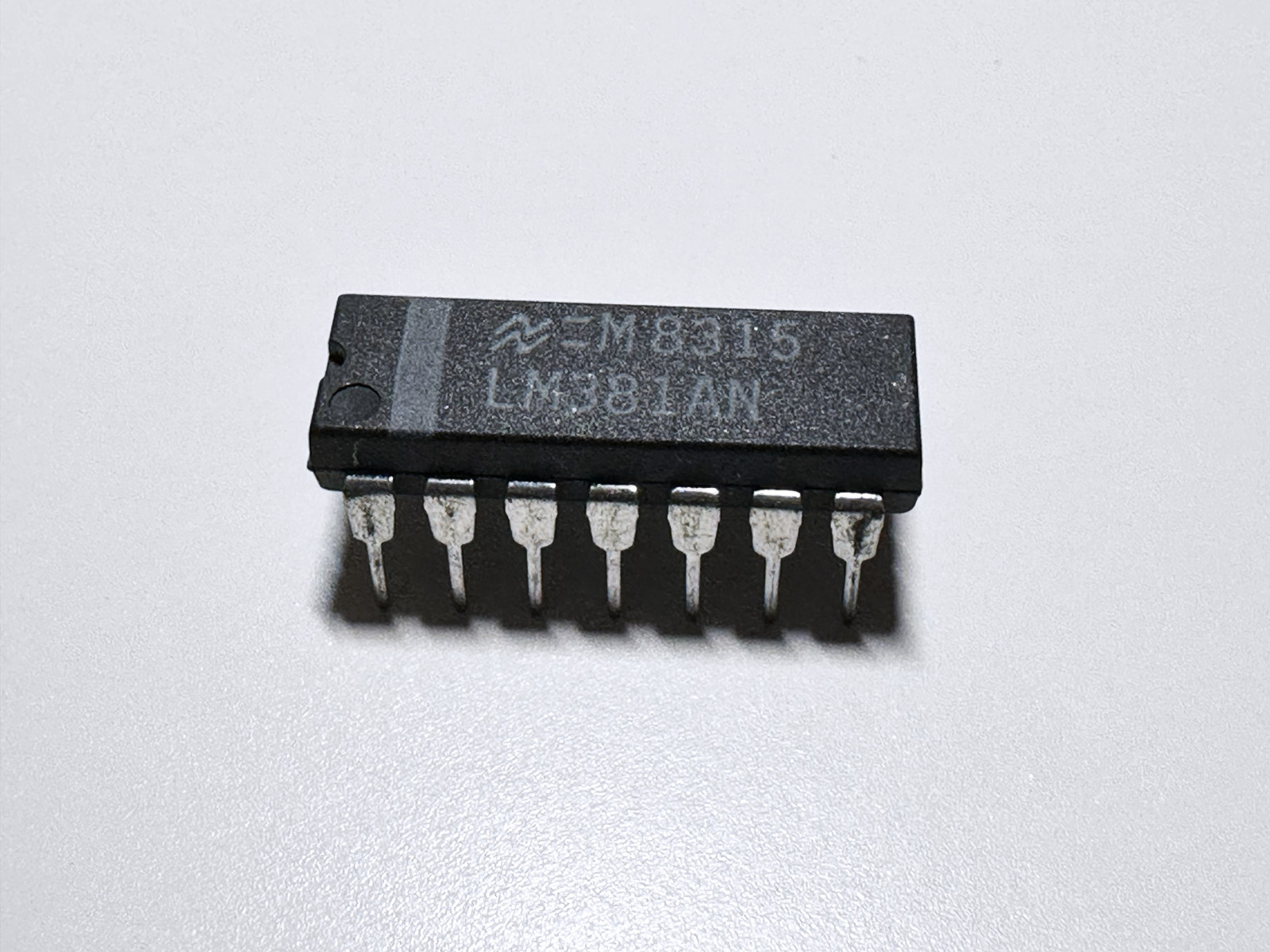 LM381AN National Semiconductor Low Noise Dual Audio Preamplifier 9V-40V DIP-14