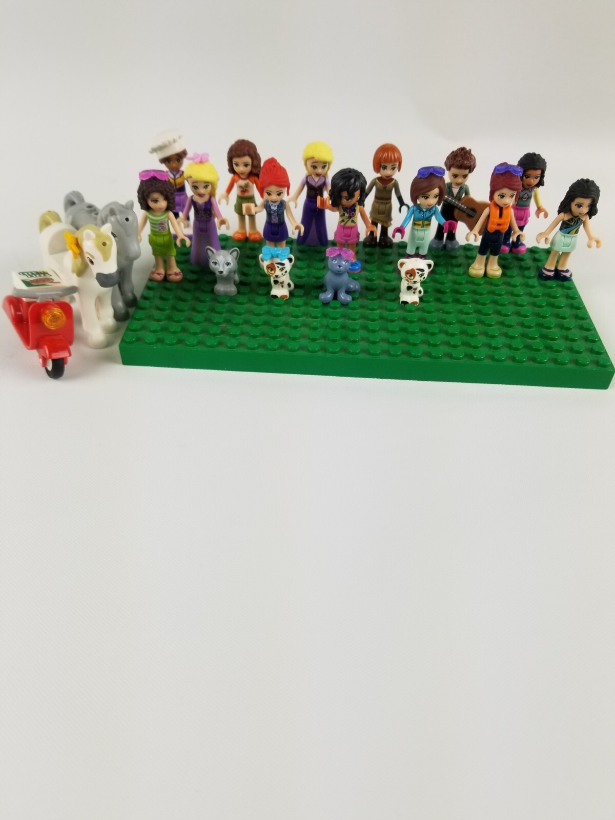 LEGO Friend Minifigures with Animals Minifigs Lot