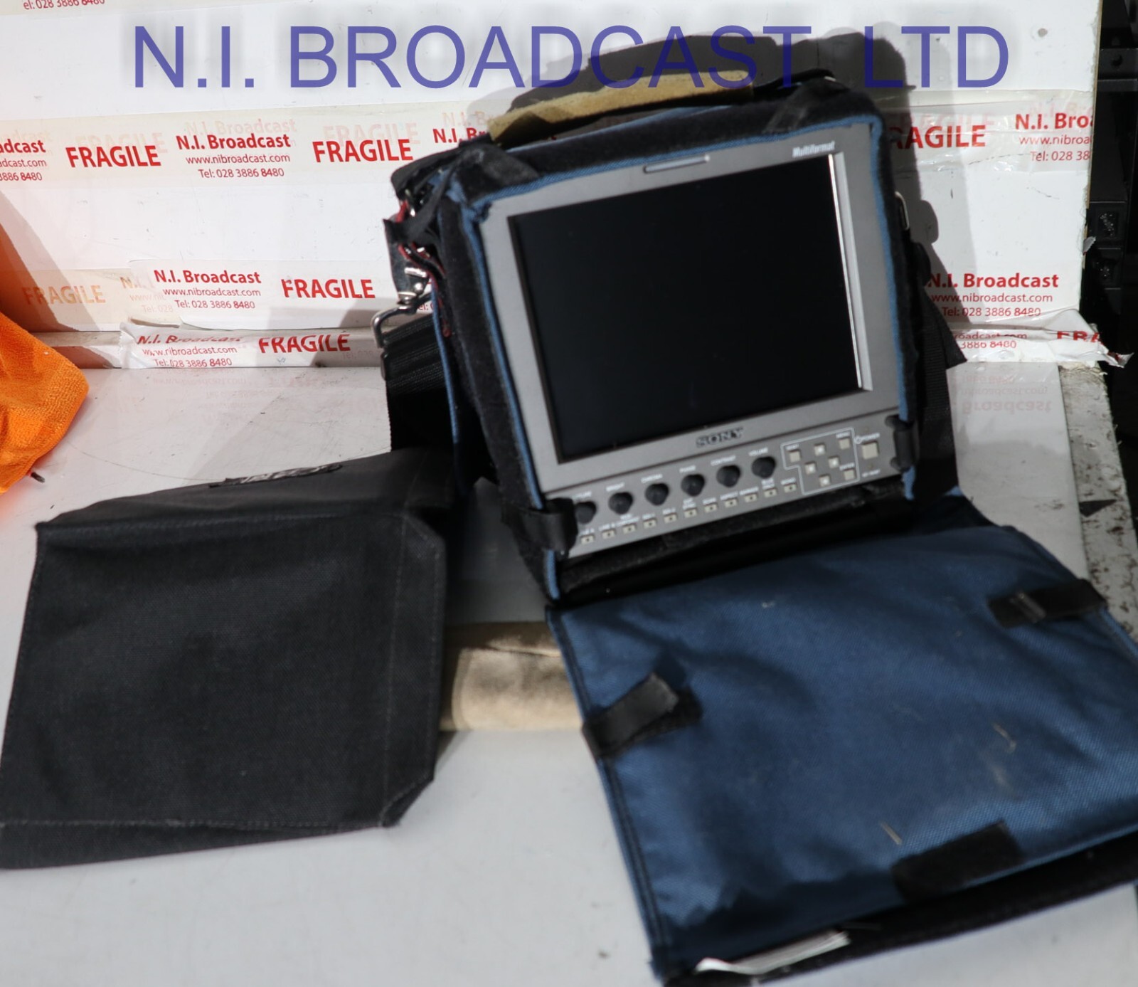 Sony lmd9050 HDSDI / SDI / composite 9inch LCD monitor (12v and 100-240volts)